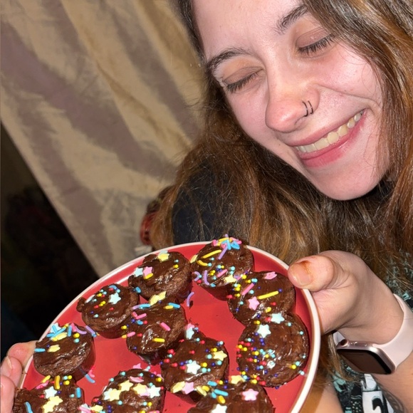 Hi I’m April🍓 - Picture 3 of 4